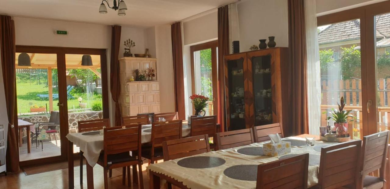 Отель Casa Paduricea Dezmir Экстерьер фото